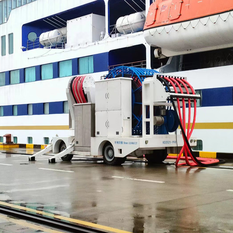 Cruise ship shore power cable pulling winch